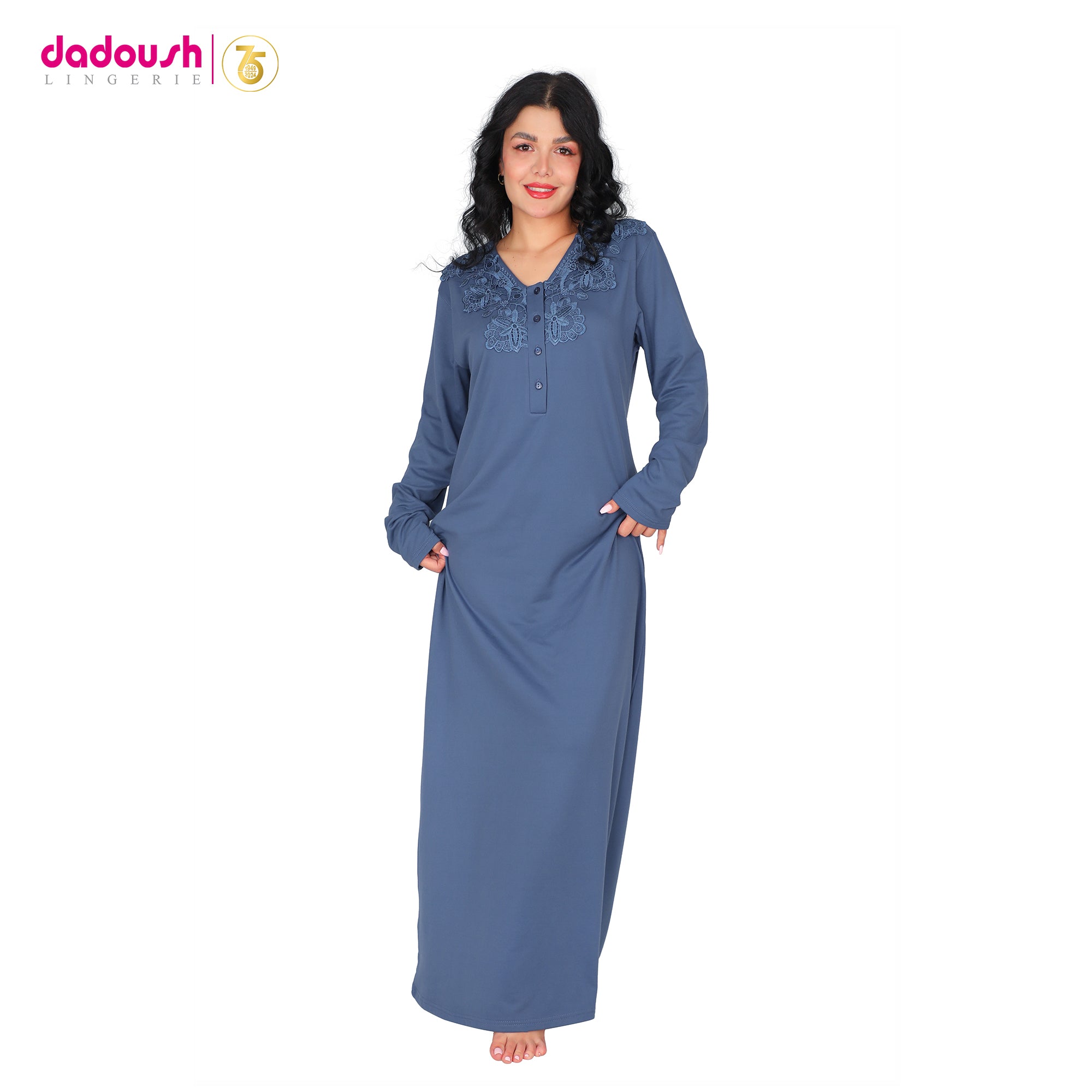 Women's long-sleeved nightgown