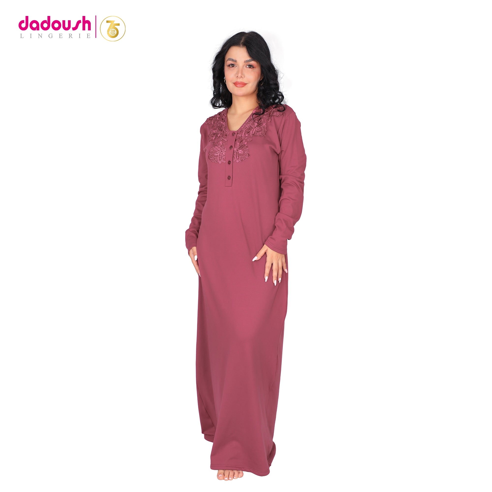 Women's long-sleeved nightgown
